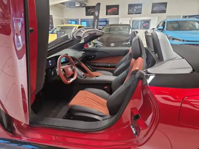 Mg Cyberster 77kwh - 375 kw 4wd — photo 29