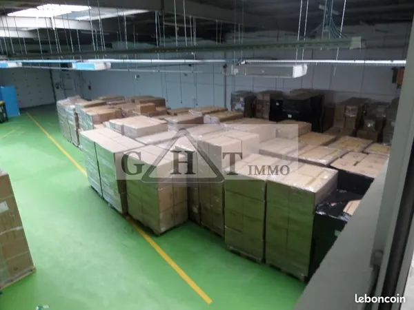 Local industriel 871 m²