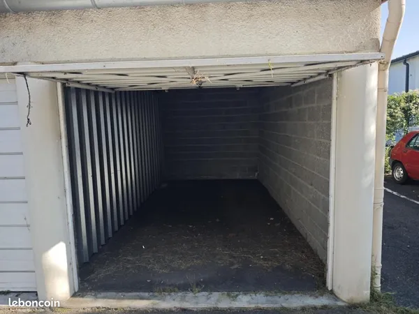 Garage/box 15 m² Le Cendre