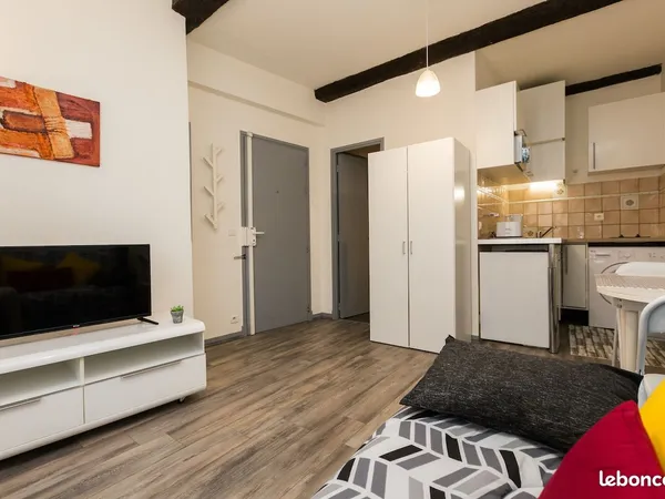 Studio meublé bail étudiant Antibes centre