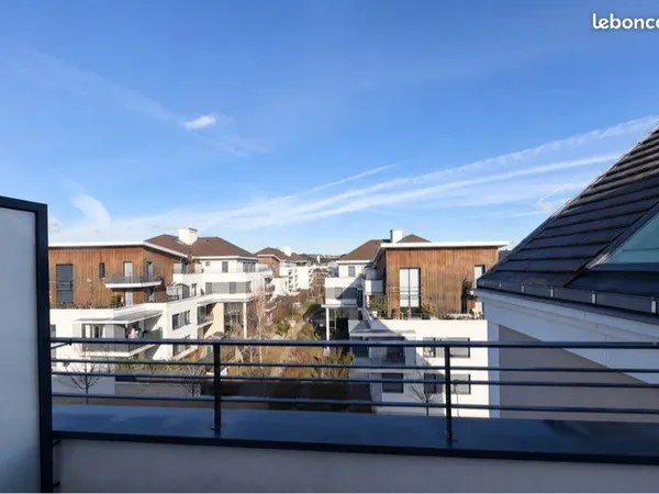 Studio meublé avec balcon / Bois Rochefort