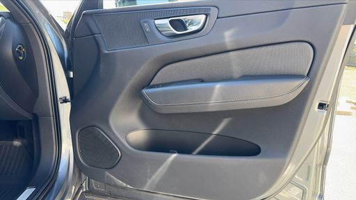 Volvo XC60 2.0 B4 197 Mild-Hybrid Geartronic8 - R-Design – 2020 – 142691 km – Diesel – Boîte Automatique — photo 23