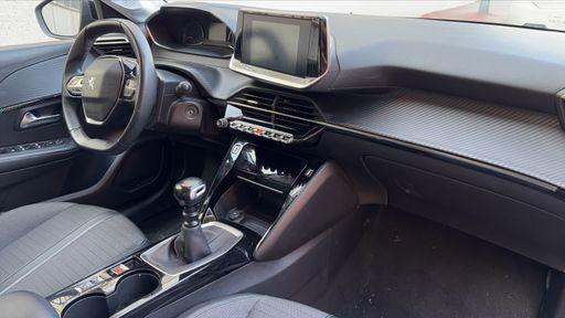 Peugeot 208 1.2 PureTech 100 - Allure – 2022 – 90069 km – Essence – Boîte Manuelle — photo 10