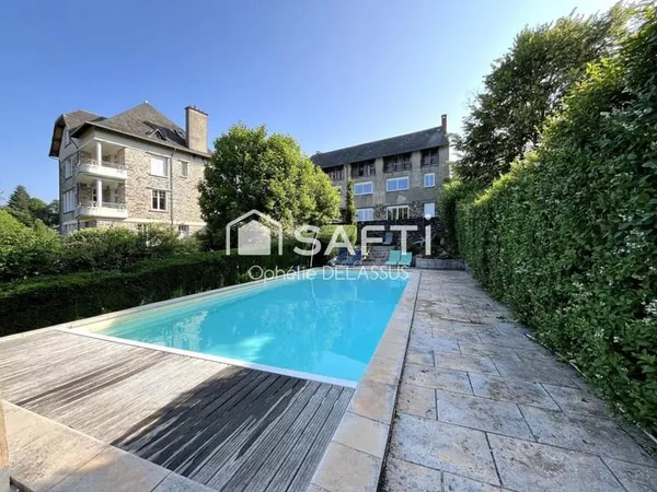 Maison 9 pièces 300 m²
