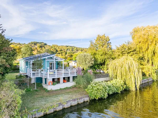 Chalet au bord de l'eau, Domaine de l'Ile Verte, Juziers