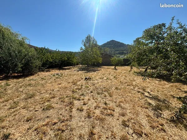 Terrain Vesseaux 740M2