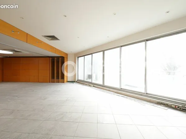 Bureau 250 m²