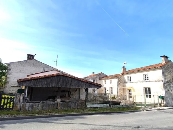 A QUELQUES MINUTES DE PONS