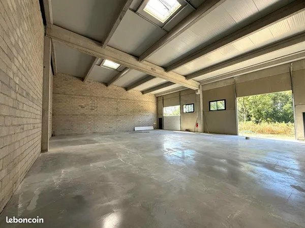 ENTREPOT - LOGISTIQUE 325 m² MONTAUROUX