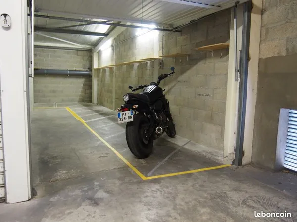 Garage 28 m2 proche rond point du Prado