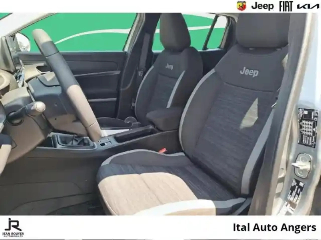 Jeep Avenger 1.2 turbo t3 100ch longitude — photo 9