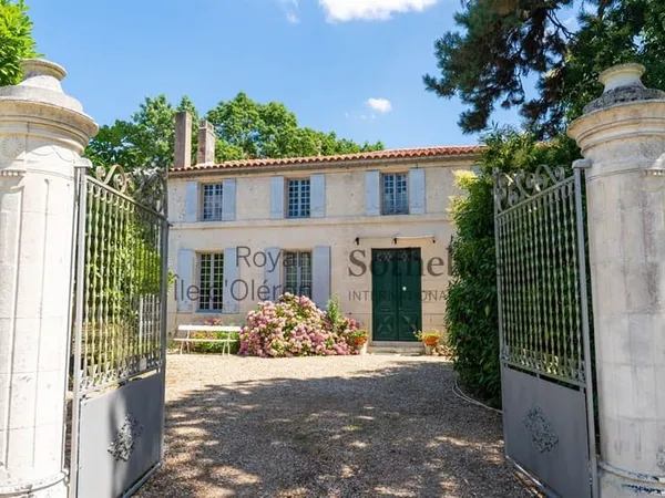 Belle Maison De Maitre Avec 2 Gites A 10 Min De Saintes