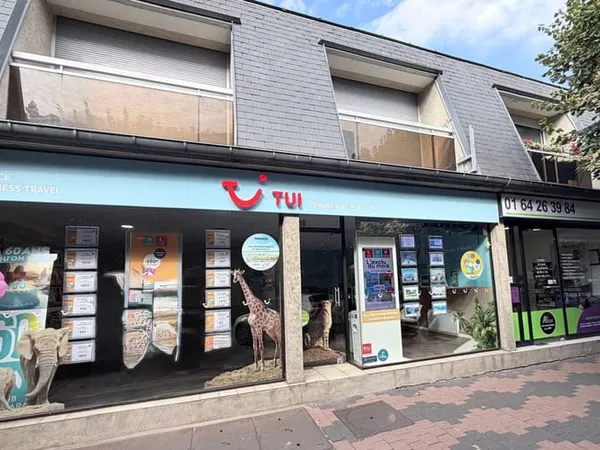 Local commercial 145 m²