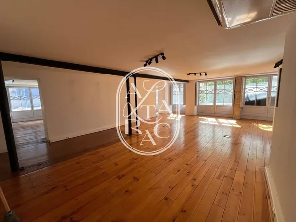 Bureaux 3 pièces 183 m²