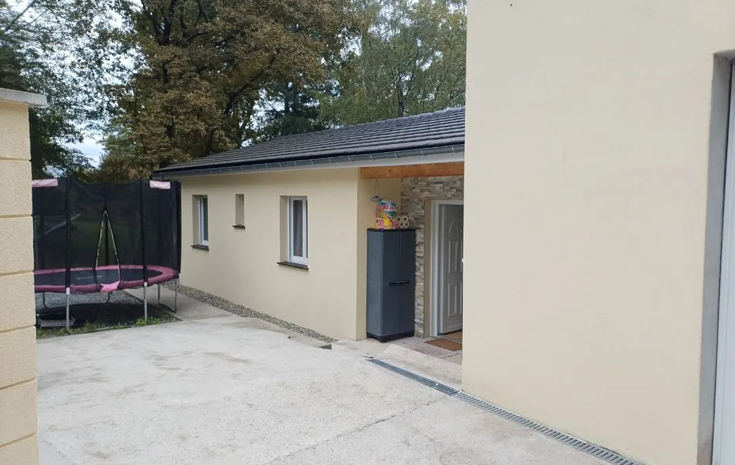 Photo 1