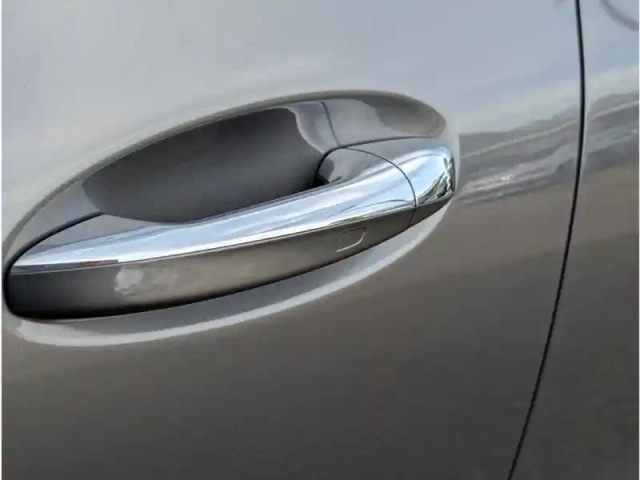 Mercedes Gla 250 e — photo 19