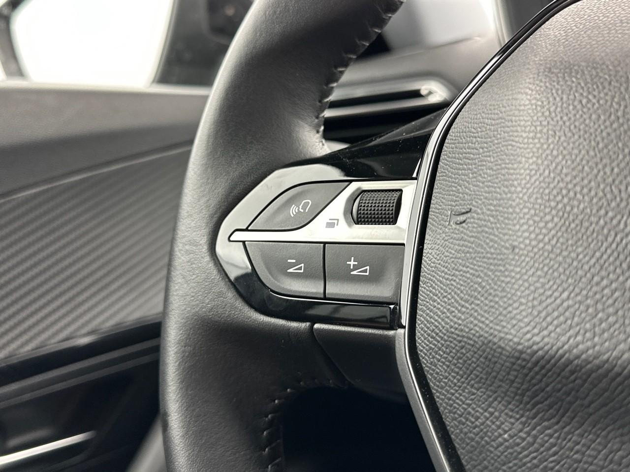 Peugeot 2008 puretech 130 s&s bvm6 allure pack — photo 17