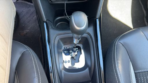 Peugeot 2008 1.2 PureTech 110 EAT6 - Allure – 2018 – 97986 km – Essence – Boîte Automatique — photo 3