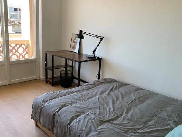 Grande Chambre 13m2 avec balcon - Colocation Parc Ste Marie