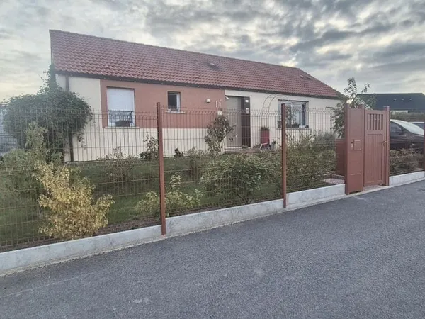 Maison contemporaine 2021 - Plain-pied 96 m² - 3 chambres - Terrain 503 m² avec dépendance