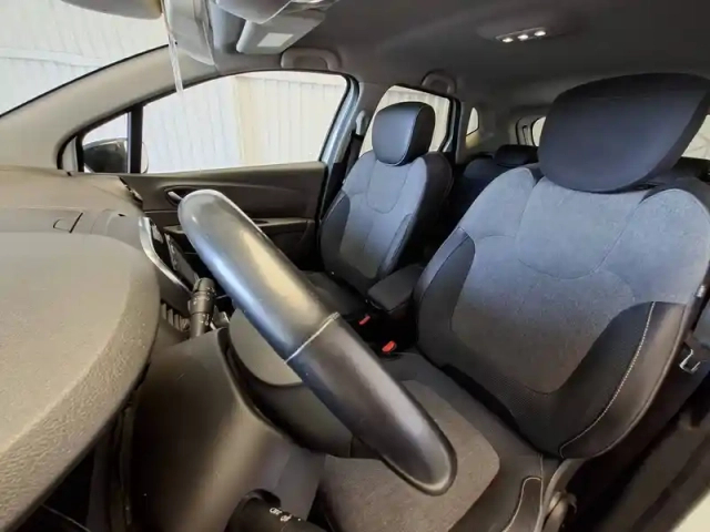 Renault Captur tce 90 energy — photo 17