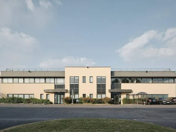 Local d'activité 2496 m²