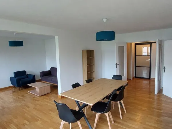 Chambre de 9,5m² - Appartement 125m² - Angers proche tramway Brisepotière