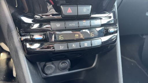 Peugeot 2008 1.2 PureTech 130 - Allure – 2018 – 66477 km – Essence – Boîte Manuelle — photo 21