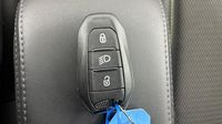 Peugeot 2008 1.2 PureTech 130ch S&S GT EAT8 — photo 18