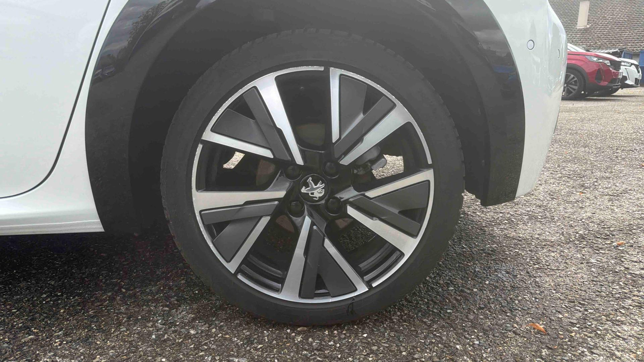 Peugeot 208 PureTech 100 S&amp;S EAT8 — photo 15