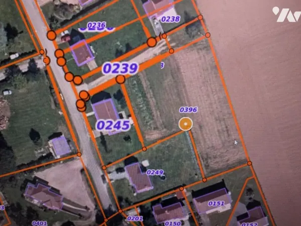 Terrain 2044 m²