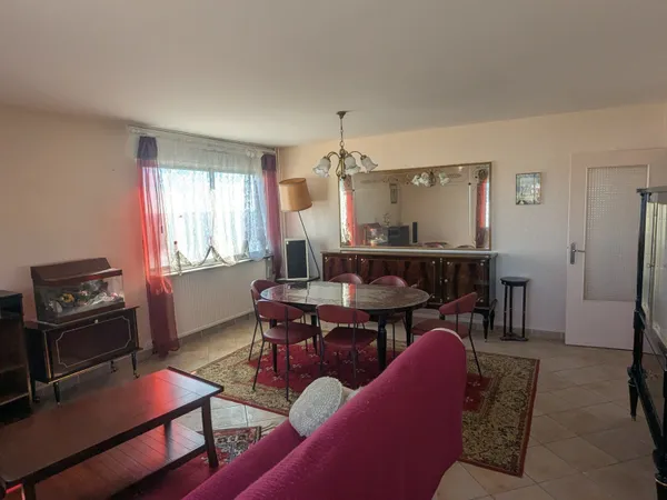 Spacieux appartement avec vue dégagée