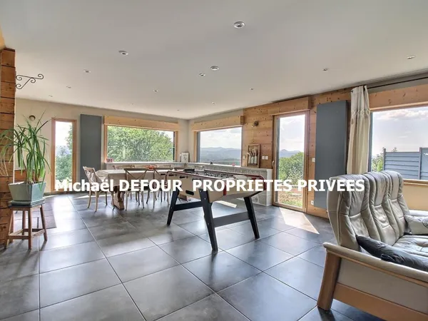 Lapte 43200 Maison en madriers de bois de 172 m² 4 chambres sur 1134 m² de terrain