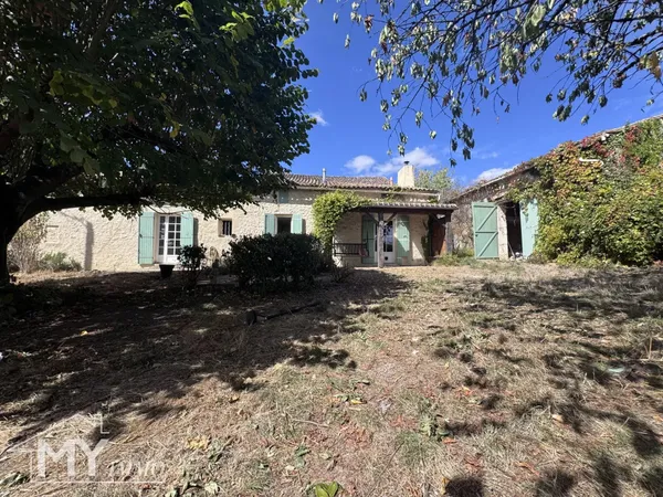 SAINT MÉARD DE GURÇON – Maison en pierre avec grange