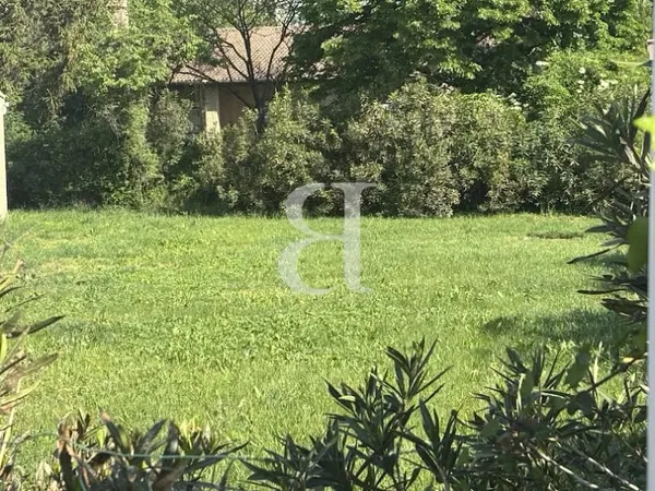 Terrain 654 m²