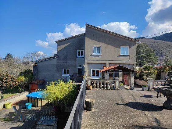 Maison 5 pièces 197 m²