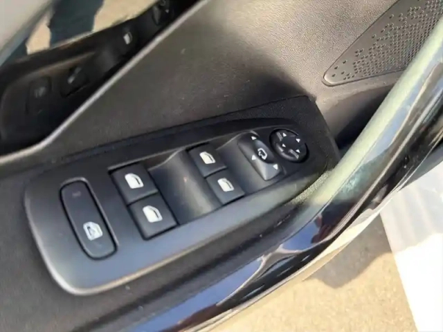 Peugeot 208 puretech 82ch s&amp;s bvm5 — photo 15