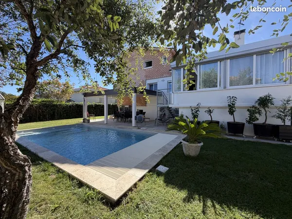 Villa 6 pièces 215 m²