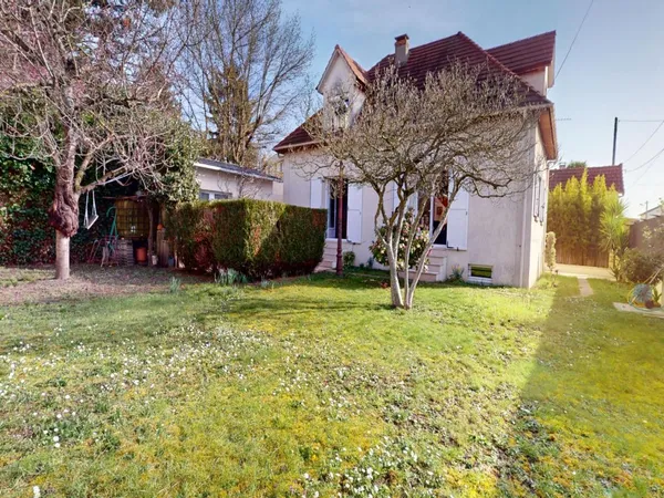Vends maison - 181 m² - 6 pièces, 5 chambres - Saint Denis 93200