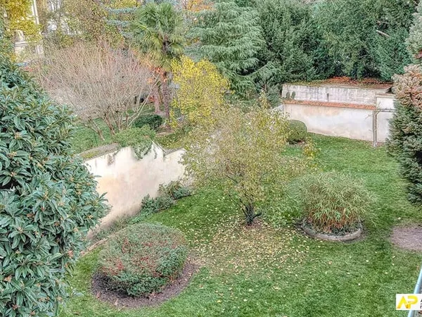Versailles Notre-Dame Parc Appartement 3 pièces 60 m² situé au 1er étage avec cave