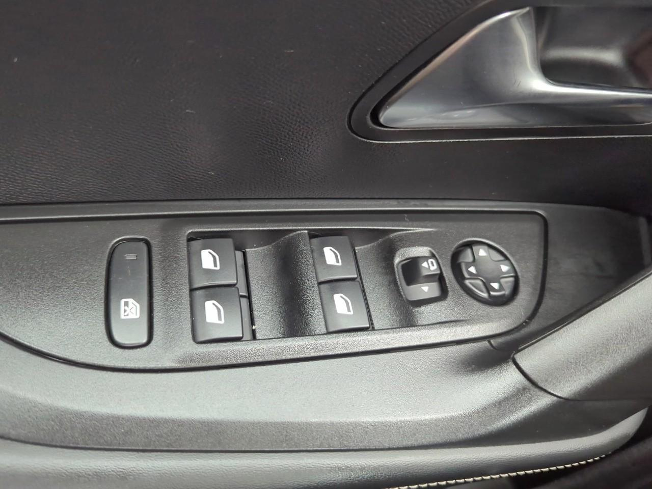 Peugeot 2008 hybrid 145 ch e-dcs6 allure — photo 22