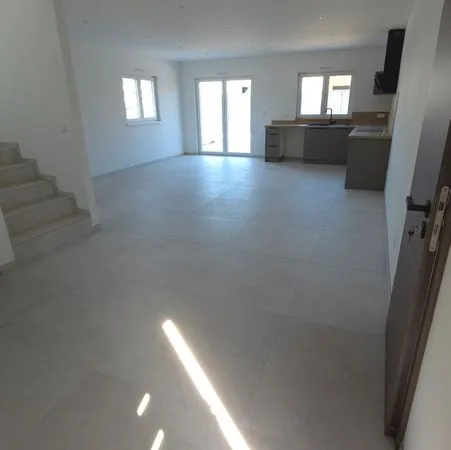 Maison - 5 pièces - neuf - 104m² - DPE A