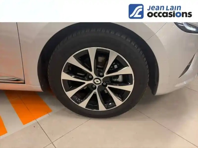 Renault Clio e-tech 140 - 21n — photo 29