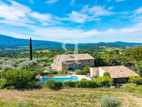 Maison 10 pièces 347 m²