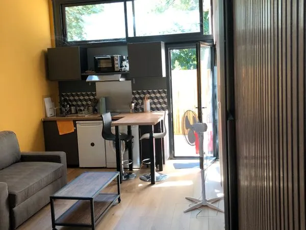 Joli studio Avignon avec petite cour