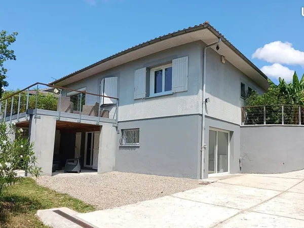 Maison familiale avec piscine et jardin arboré