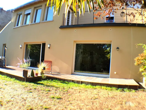 Magnifique maison de ville avec terrasse et jardin