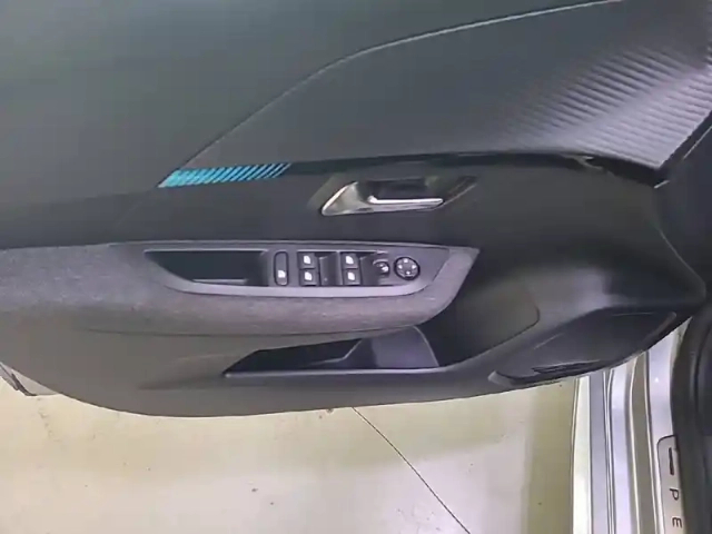 Peugeot 208 puretech 75 s&amp;s bvm5 — photo 19