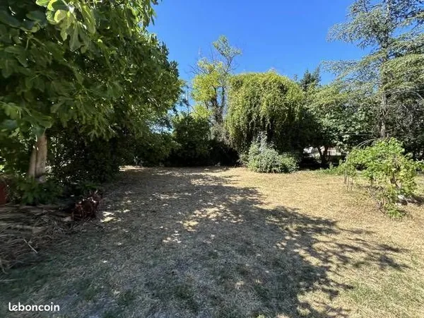 Terrain à bâtir de 600 m² à FAVIERES (77)