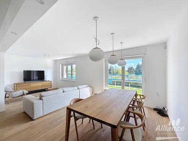 Appartement de standing avec jardin privatif, garage et parkings